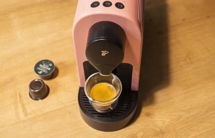 Zdjęcie artykułu blogowego: Na jakiej zasadzie działa ekspres na kapsułki i jakie ma zalety?